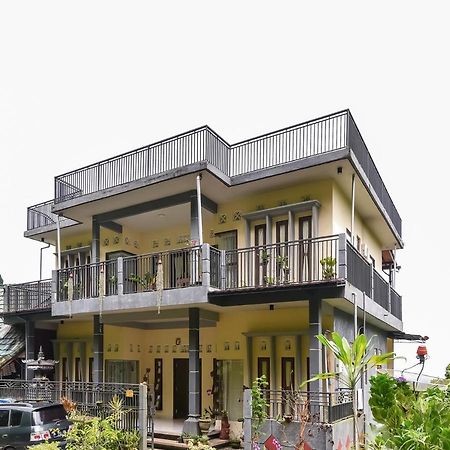 Hotel Oyo 91228 Griya Siena Munduk Exterior foto